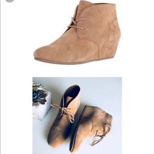 // NINE WEST \\ Mid-Ankle Booties in Tan